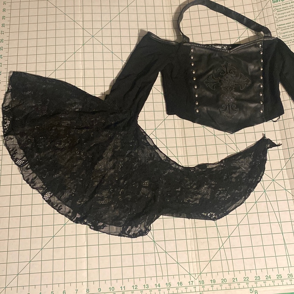 Kill star Sam crop top with bell sleeves